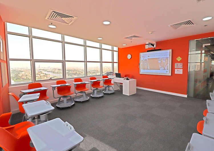15階の教室はESのテーマカラー、オレンジで統一