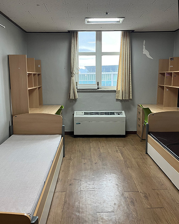 気になる学生寮も訪問！