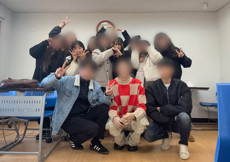 語学堂のクラスの集合写真