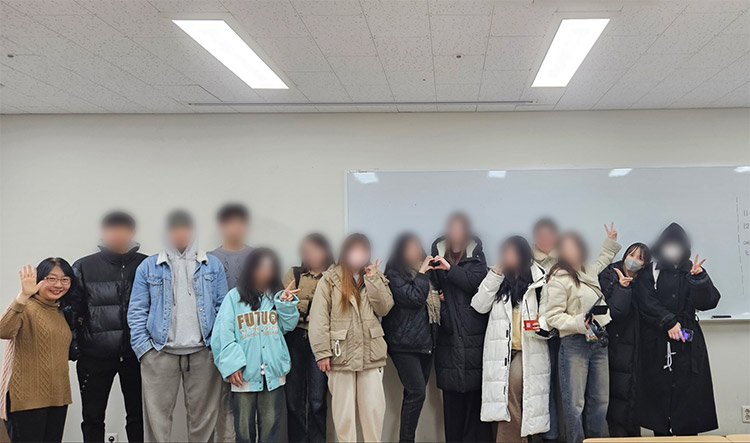 語学堂のクラスの集合写真