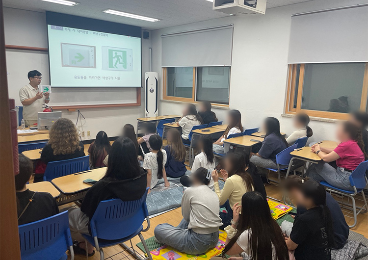 寮の避難訓練の様子