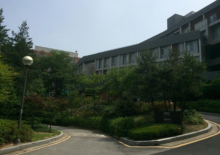 学生寮の外観