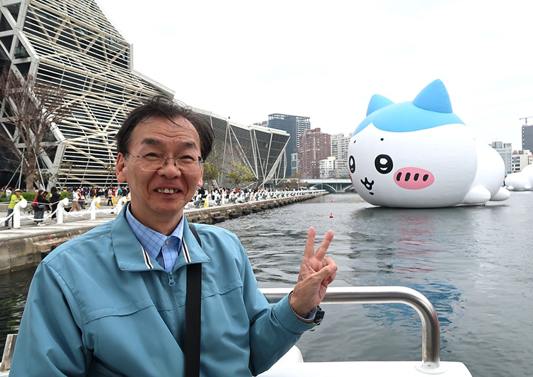 高雄港にて