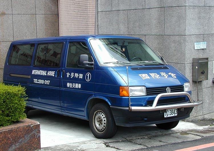 シャトルバス