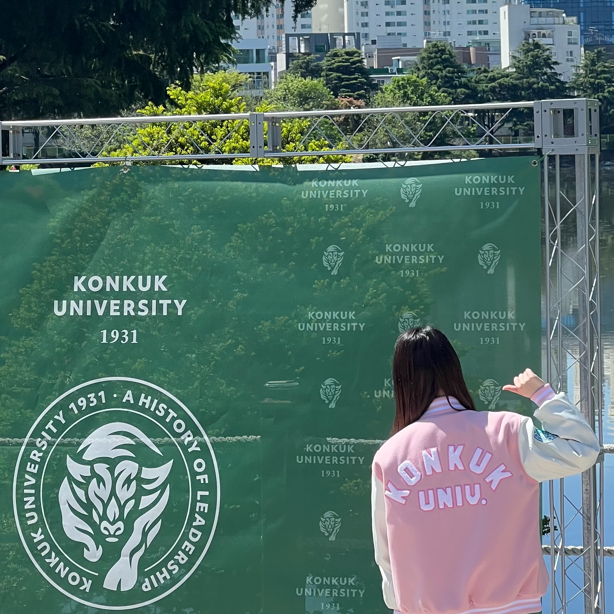 建国大学パーカーとのショット✨
